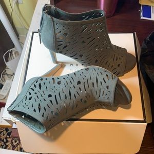 White HouseBlack market Wintergreen laser cut sz 9